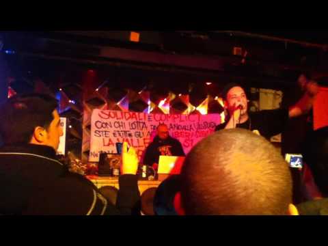 Clementino vs. Iena White freestyle battle - CS CANTIERE 4/1/2012