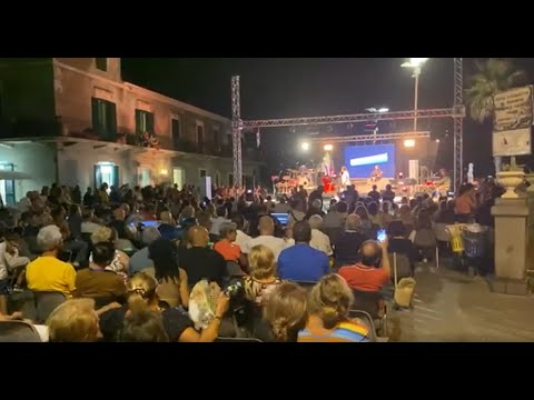 Acicastello: I Beans come pioveva