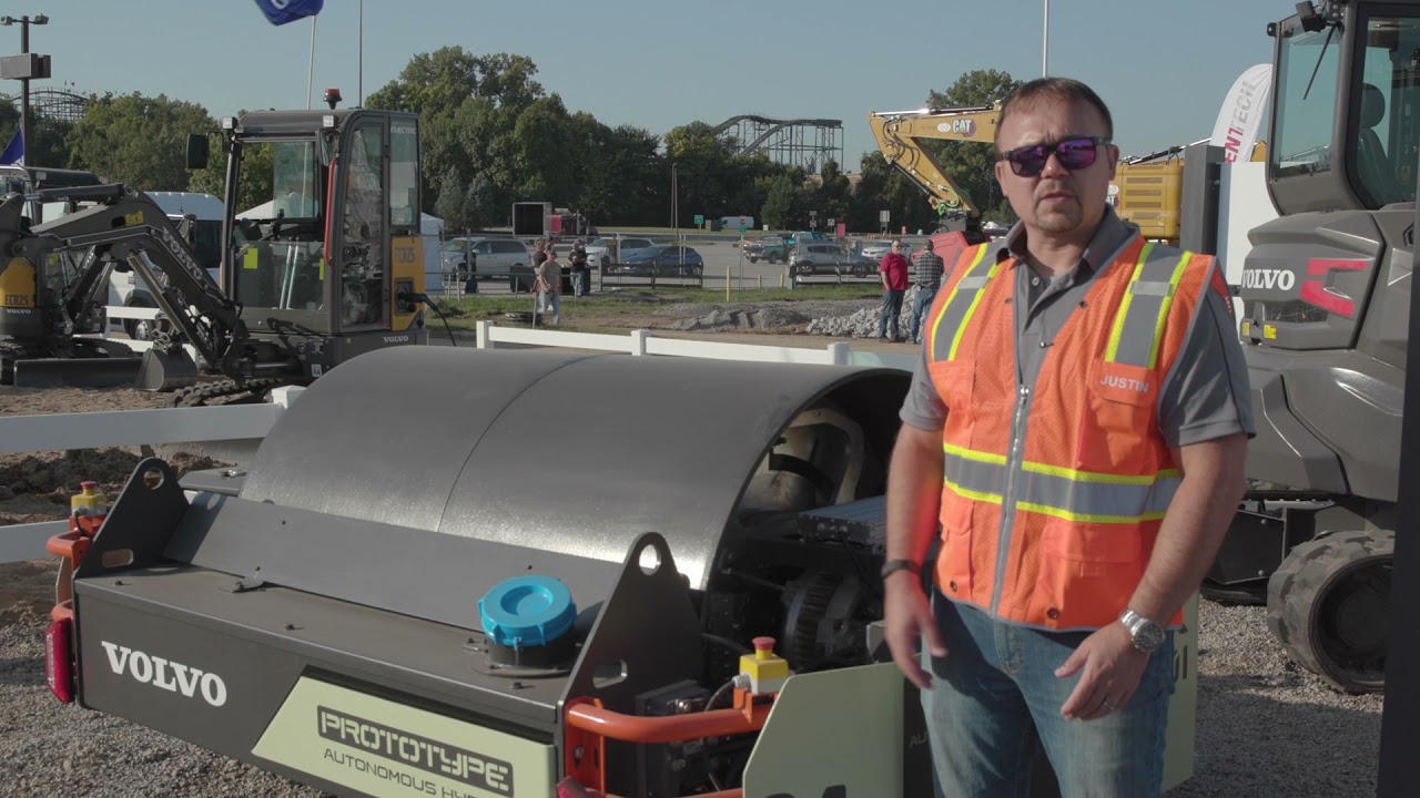 Unveil of the autonomous, self-levelling asphalt compactor Concept Lab innovation CX01