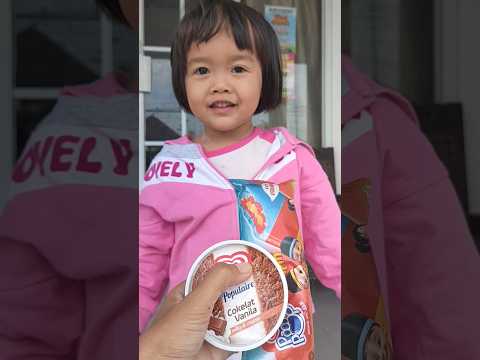 adiva pilih es krim coklat #icecream #shorts