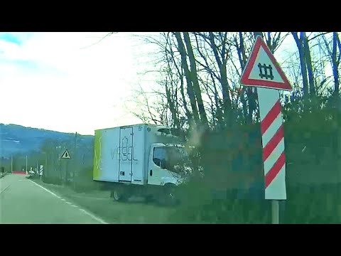 Dal passaggio a livello di Bistagno (AL) al passaggio a livello Regione Cravarezza #levelcrossing