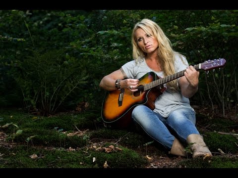 Desray – On a Bus to St. Cloud by Trisha Yearwood (Cover)