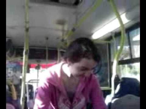 Ela senta rebolando chamando o seu nome