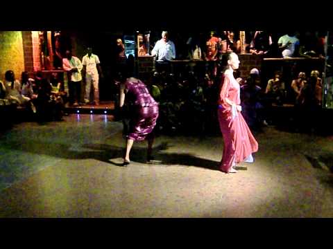 Toubab danse sabar
