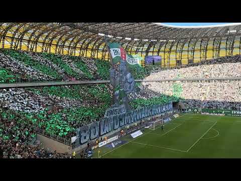 Derby Trójmiasta. Oprawa Lechii Gdańsk "80 lat dumy, walki..."