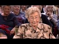 Mieneke (102) eet elke avond chips, 'zo ben ik oud geworden' - Van Gelders Grijs