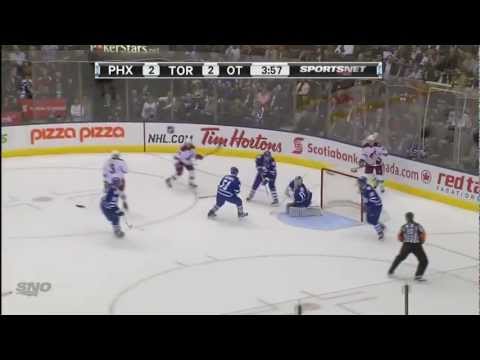 Ben Scrivens Gets a Standing O in OverTime - Coyotes vs Leafs - Nov 15th 2011 (HD)