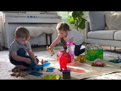 Slide 8 - Magna-Tiles, Clear Colours, 32 Pieces (video)