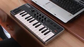 Video thumbnail for Samson Graphite M25 USB MIDI Controller - Superteclados.com by Superteclados