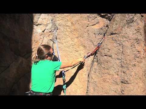 Metolius Rock Climbing Equalizer Anchor Sling With Pocket video poster