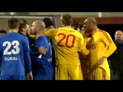 Dukla 1 - 2 Slovan . conflict