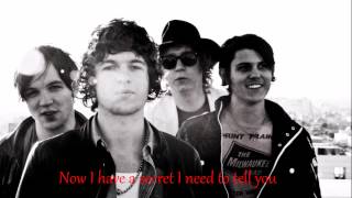 Taking pictures of you - The Kooks (lyrics)