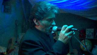 Thierry Chante Avant de frapper Johnny Hallyday