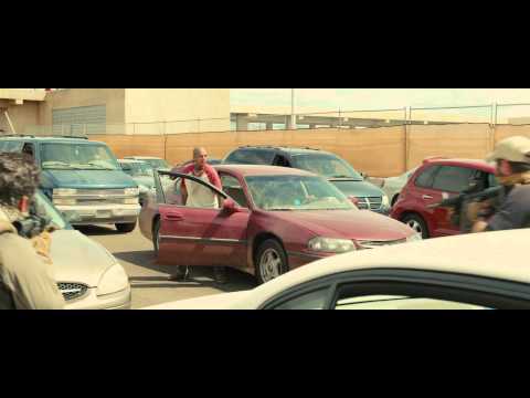 SICARIO - Scena del film in italiano "Attacco nel traffico"