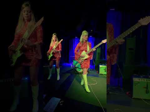 The Surfrajettes live!