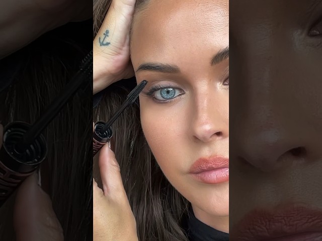 Vídeo relacionado con Angelina Jolie (Blonde) Mascaras de personajes famosos, caras de carton