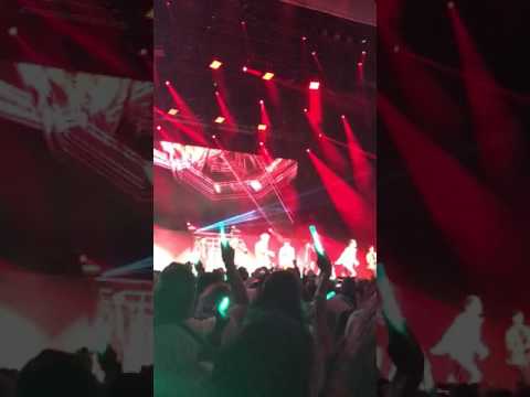 032617 SHINee World V Los Angeles - Hitchhiking