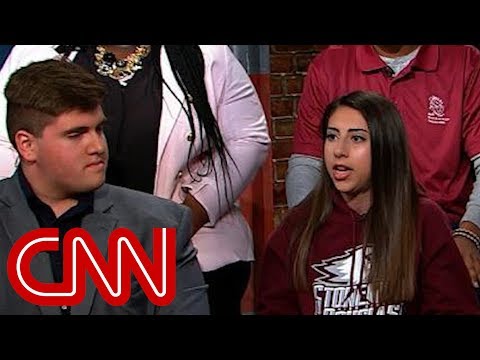Student voter panel spars over gun control