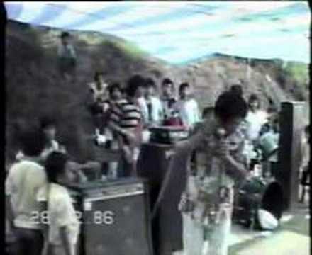 Does a microphone emit sounds?