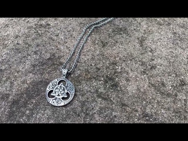 Vídeo relacionado con Collar de pentáculo con nudo celta, collar con colgante de estrella con nudo celta y luna celta, collar de pentáculo vintage, collar de amuleto wiccano, joyería de la suerte para mujeres y hombres