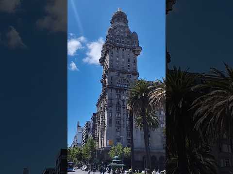 Plaza Independencia y Palacio Salvo #montevideo  #uruguay