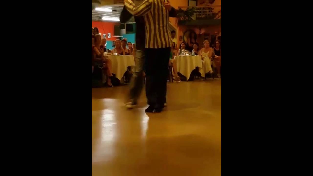 Claudio e Marco ballano la milonga "El esquinazo" di Juan D'Arienzo. Contatto Club di Spinea