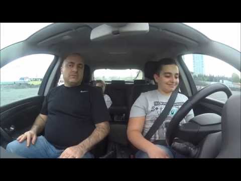 15 yaşındaki çocuğun manuel araba ile imtihanı