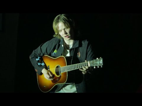 Billy Strings and Jarrod Walker on separate balconies at the Cap 2/6/22