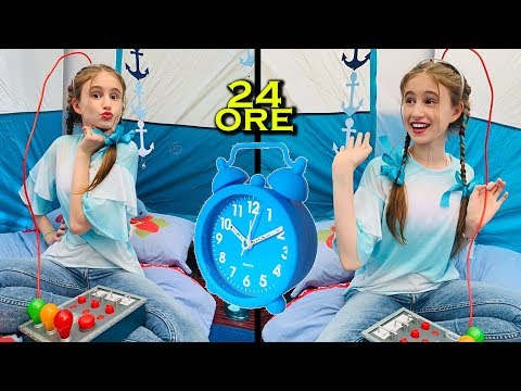 24 ORE NELLA CASETTA GIGANTE BLU 💎- by Charlotte M.