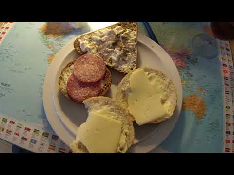 MongoTV_6554 - Min Frokost - Del 1 - BOLLER Med PØLSE og OST og KYLLLING-BACON SALAT