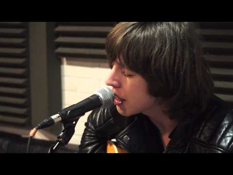 Catfish & The Bottlemen - Laid (James Cover) - Session Acoustique OÜI FM