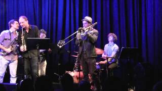 Jazz via Brasil Sextet plays "Bola prá frente que atrás vem gente"