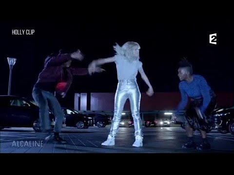 Alcaline, Les News du 24/10 - Holly Clip
