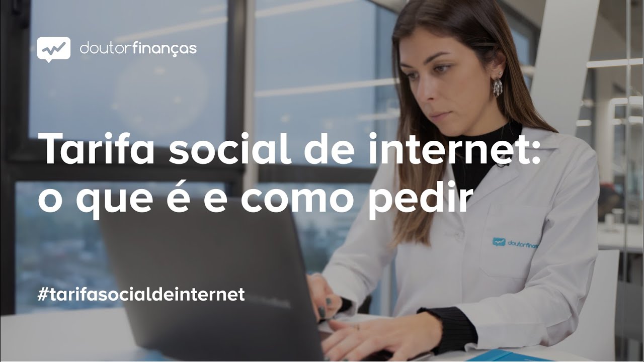 rapariga no portátil a beneficiar da tarifa social de internet