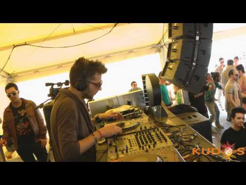 Gully @ Kudos Beach Mamaia 1 mai 2012_3