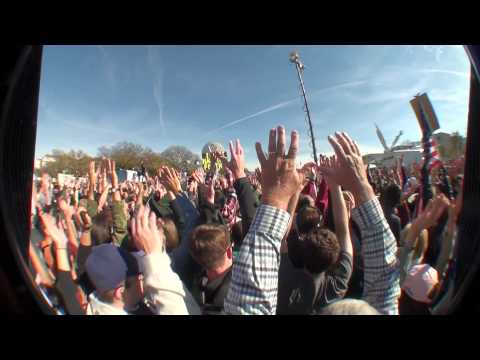 20101030 The Rally To Restore Sanity -39 Ambulance Chasers and Crowd Wave