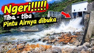 Download lagu Fishing for nilem carp in front of the Leuwi Keris dam water discharge pipe mp3