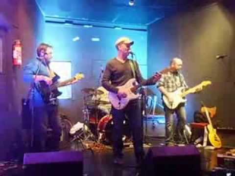 Maffia Mr Huw - Gwesty Cymru (Geraint Jarman cover)