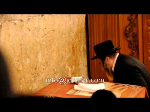 Rachmastrivka Rebbe Davening @ The Kosel Erev Shavous 5772