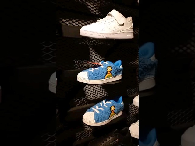 Vídeo relacionado con HECHO EN ESPAÑA Zapatillas de Estar por Casa - Pantuflas de Hombre - Calzado Destalonado y Ligero - Originales y Perfectas para Regalar (Son Goku y Los Simpson, 37)