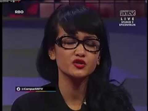 Julia Perez (JUPE) Menangis Curhat Kematian Ayahnya @ Campur Campur 3 Desember 2013