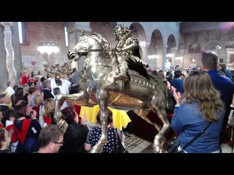 Il rientro della Processione di Sant’Ambrogio del 01 maggio 2017 in Duomo.