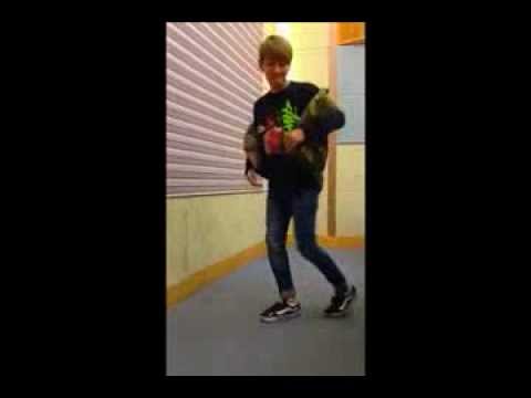 131026 Sukira B-Bomb dancing to "When Where How by Kyung"