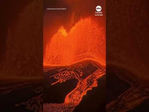 Volcano bubbling with lava in Hawaii