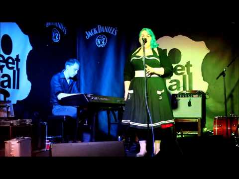 Fontaine & Rython - In The Pines - 10 Feet Tall Cardiff 2015