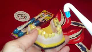 How to clean behind lower front teeth using Reverse Focus Brush from Piksters