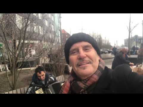 Marian Lichtman na ulicy! Bésame Mucho