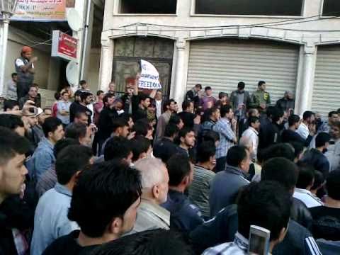 كلمة الشيخ أنس العيروط أثناء مظاهرة في مدينة بانياس في ريف طرطوس