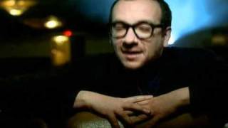 Musik-Video-Miniaturansicht zu She Songtext von Elvis Costello