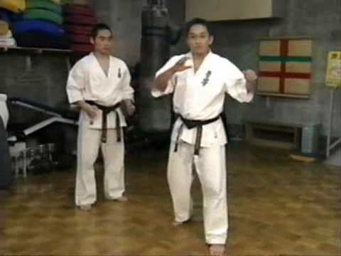 三日月蹴り mikazukigeri